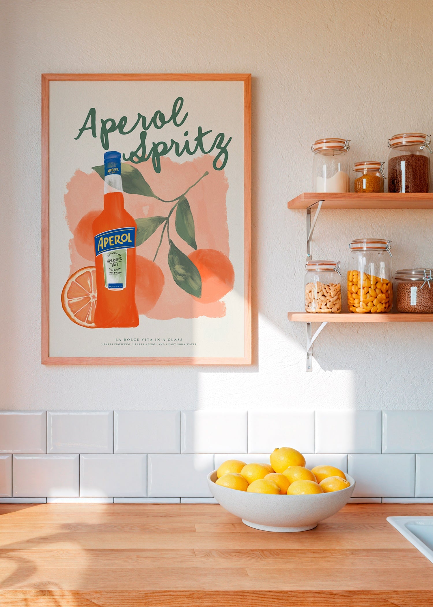 Art de cuisine Aperol Spritz bouteille et oranges
