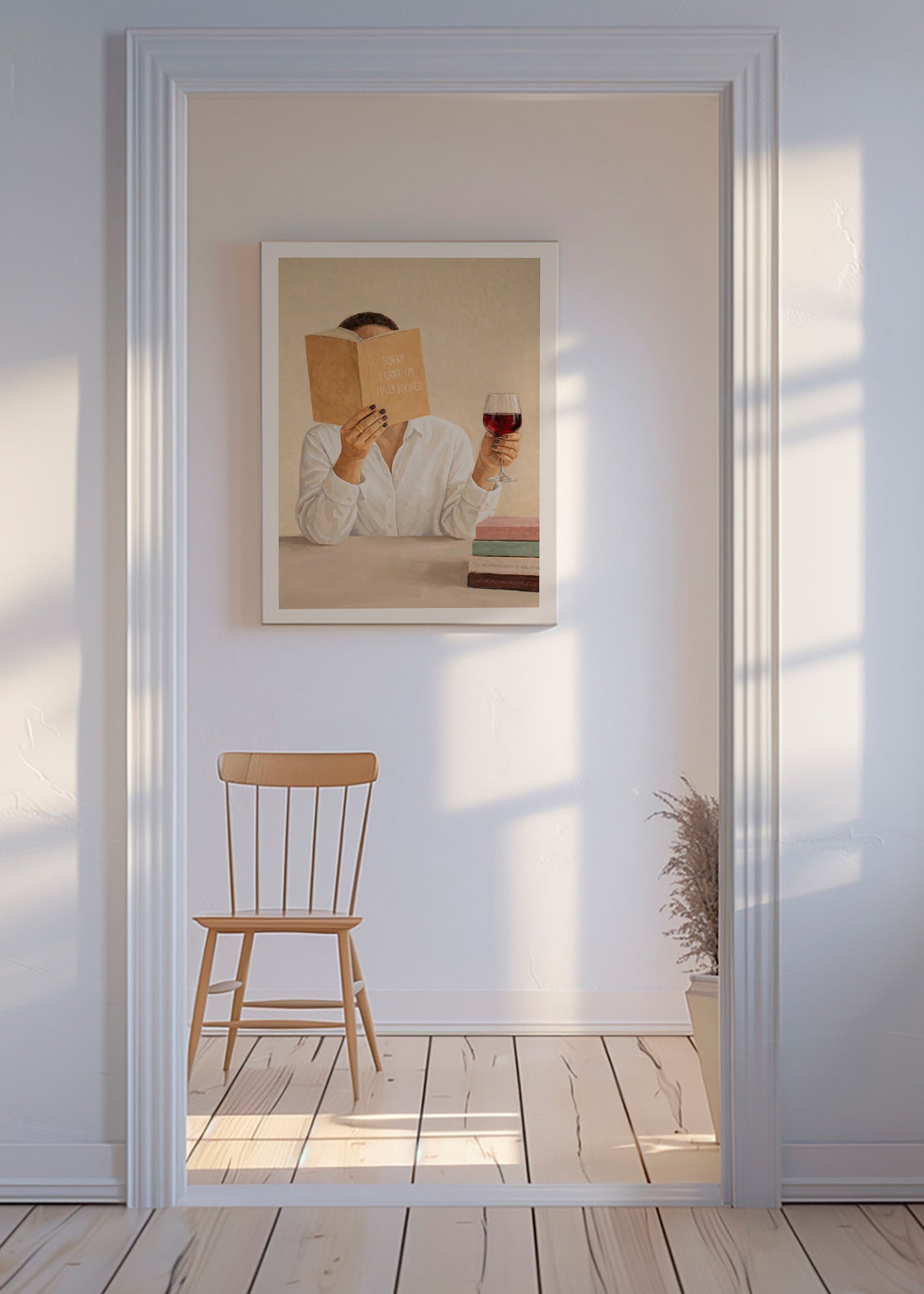 Keuken kunst: vrouw leest met glas wijn