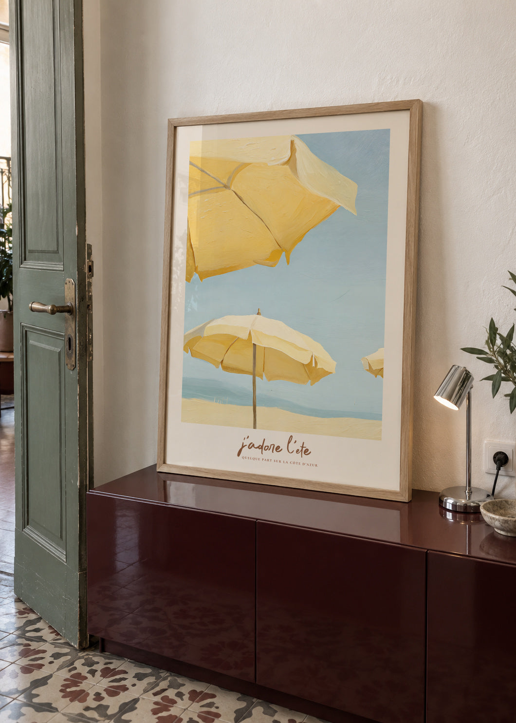 Le été - Framed poster in an interior
