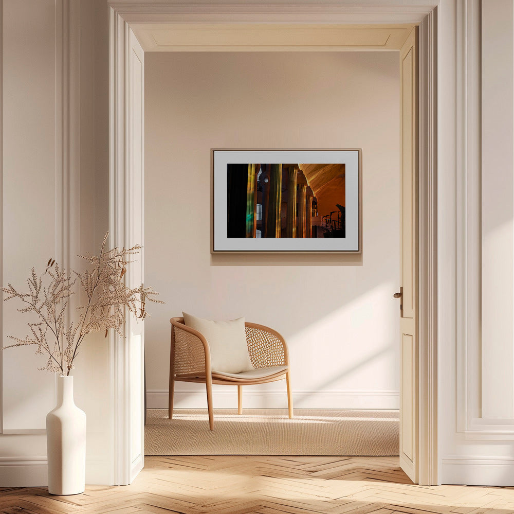 Photographie d'intérieur architecturale en lumière dorée