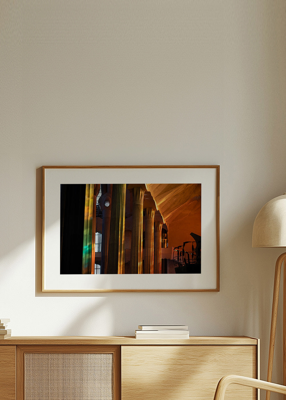 Photographie d'intérieur architecturale en lumière dorée