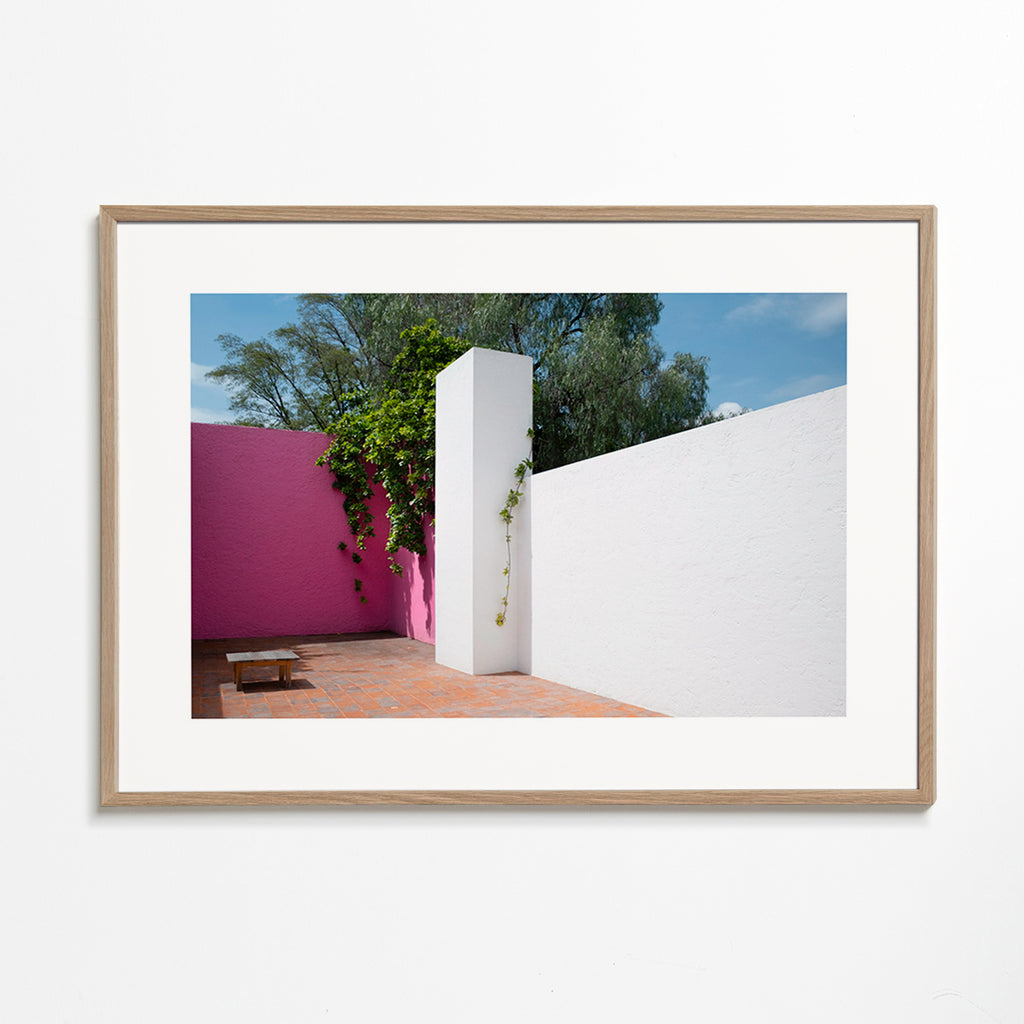 Minimalistisch design hof in roze en wit