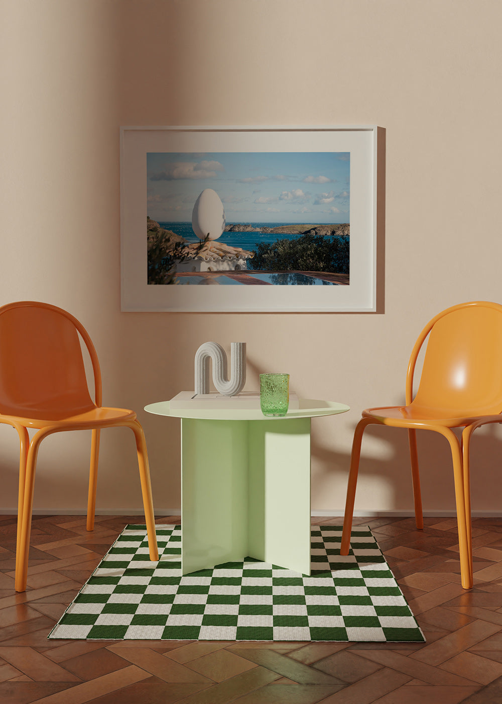 Art de paysage avec sculpture ovoïde en bord de mer