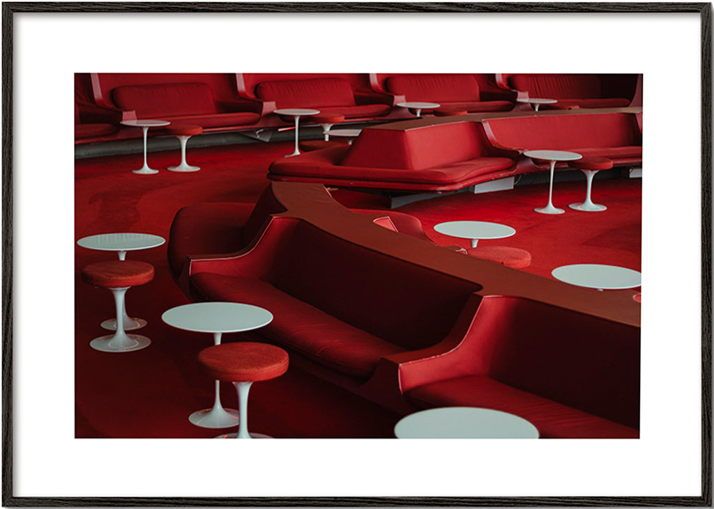 Rode lounge-foto met gebogen zitplaatsen