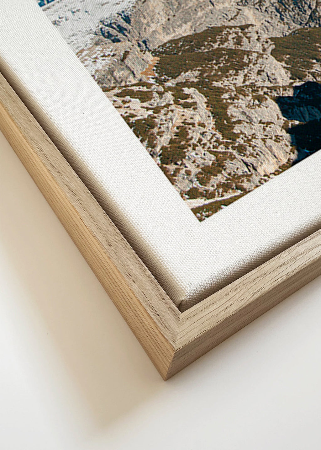 Landschapsfoto van besneeuwde bergvallei