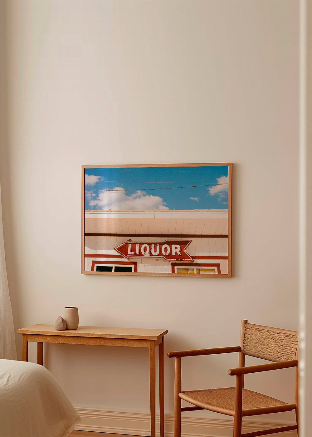 Vintage foto bord 'LIQUOR' tegen blauwe lucht – Product1