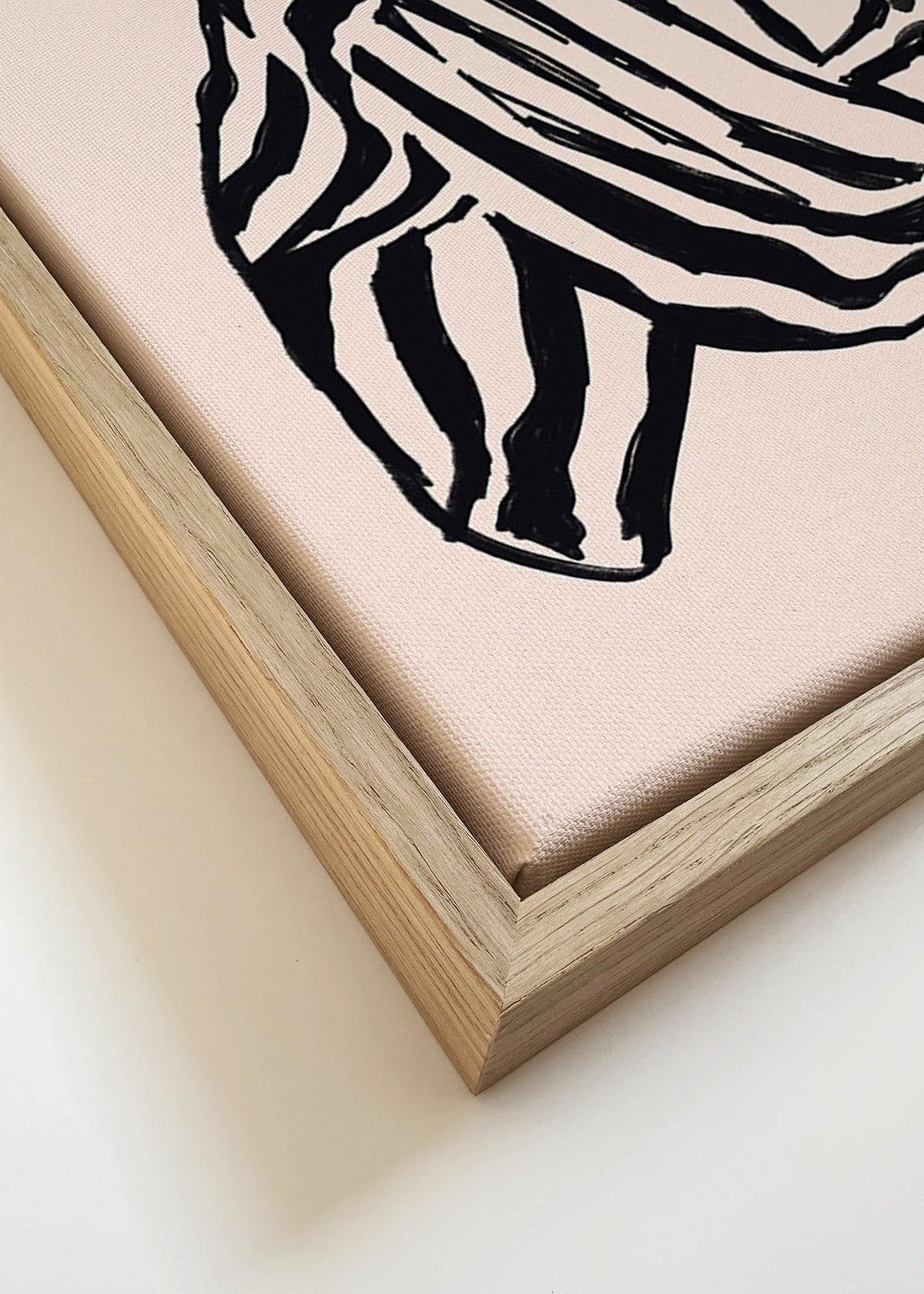 Illustratie vrouwelijke figuur met grafische strepen – Canvas detail