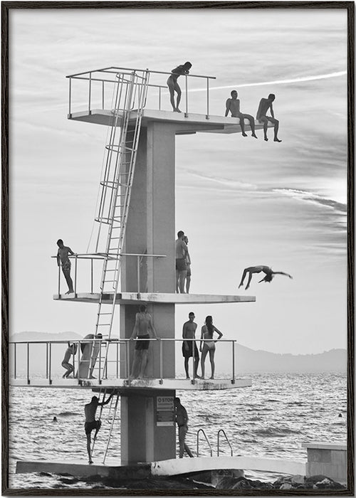 Fotografie van duikplank aan de kust – Black Frame
