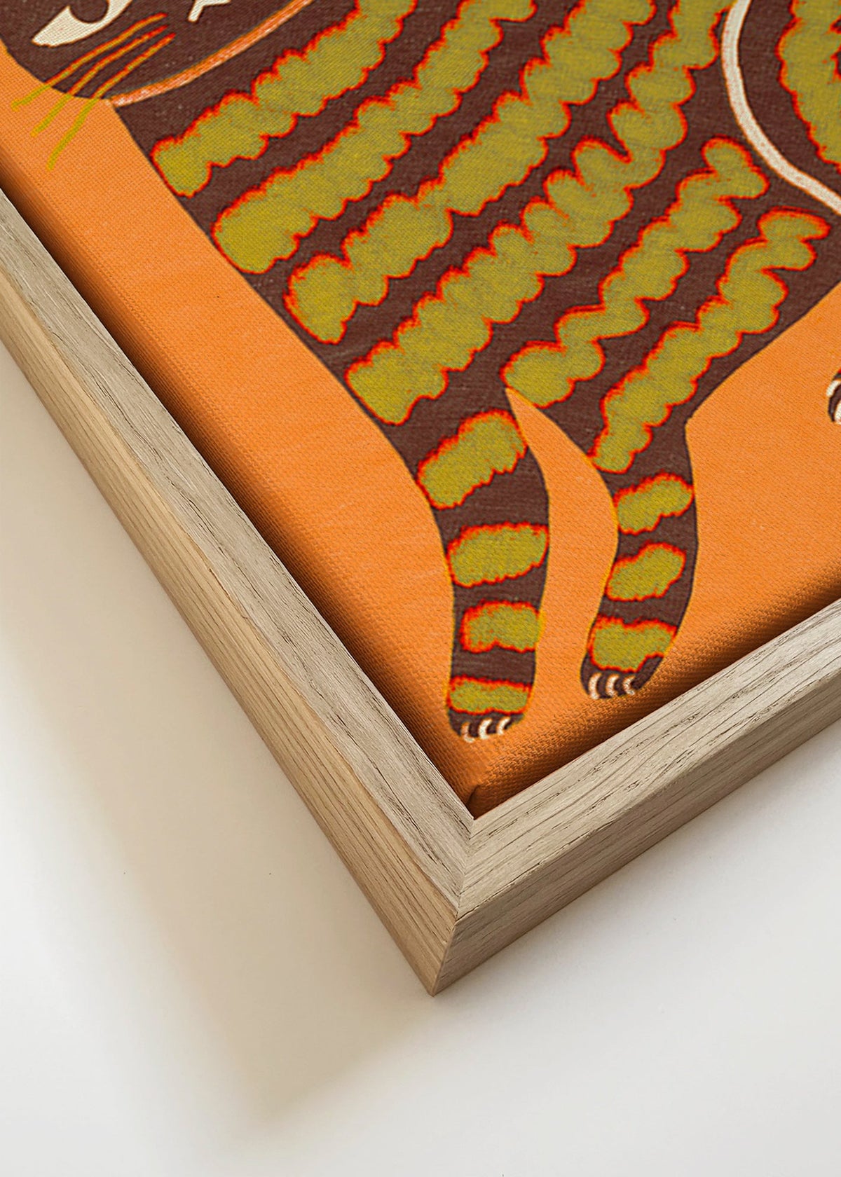 Kunst: gestreepte kat op oranje achtergrond – Canvas detail