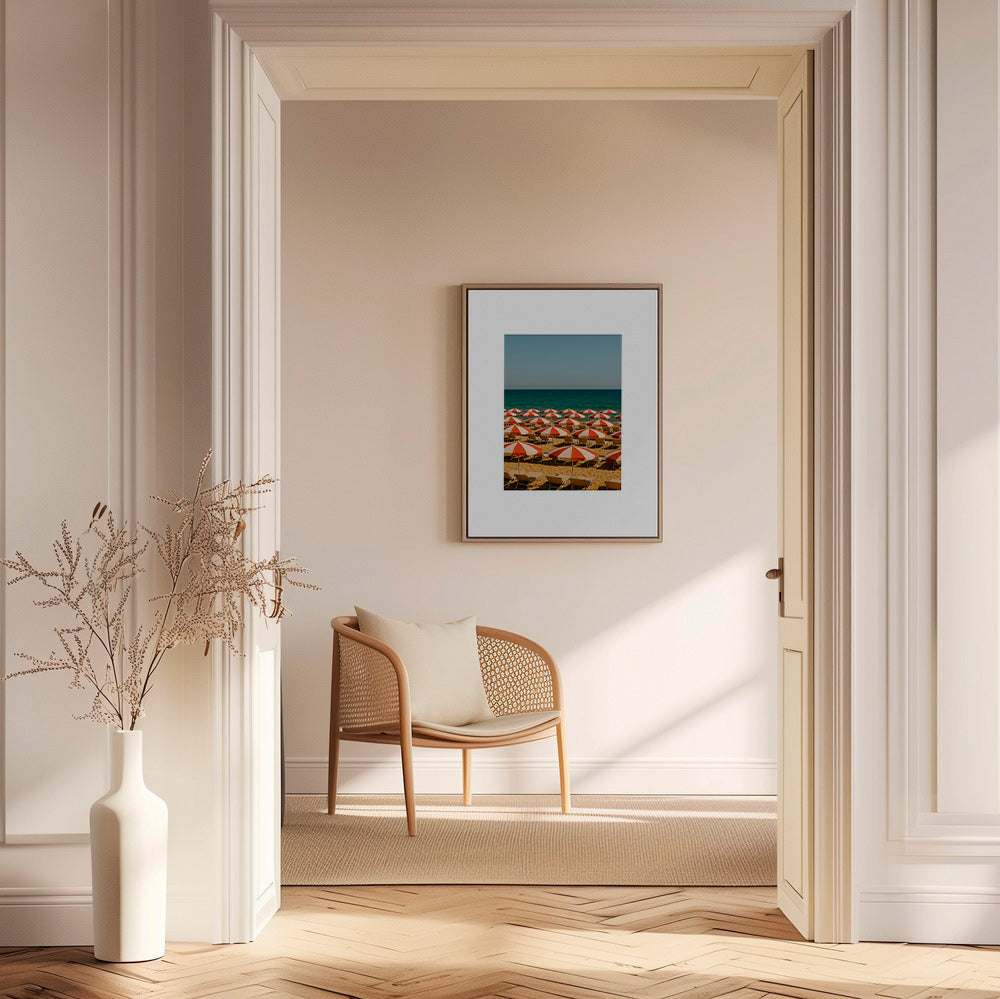 Cuadro de paisaje con sombrillas rojas en playa – Canvas1