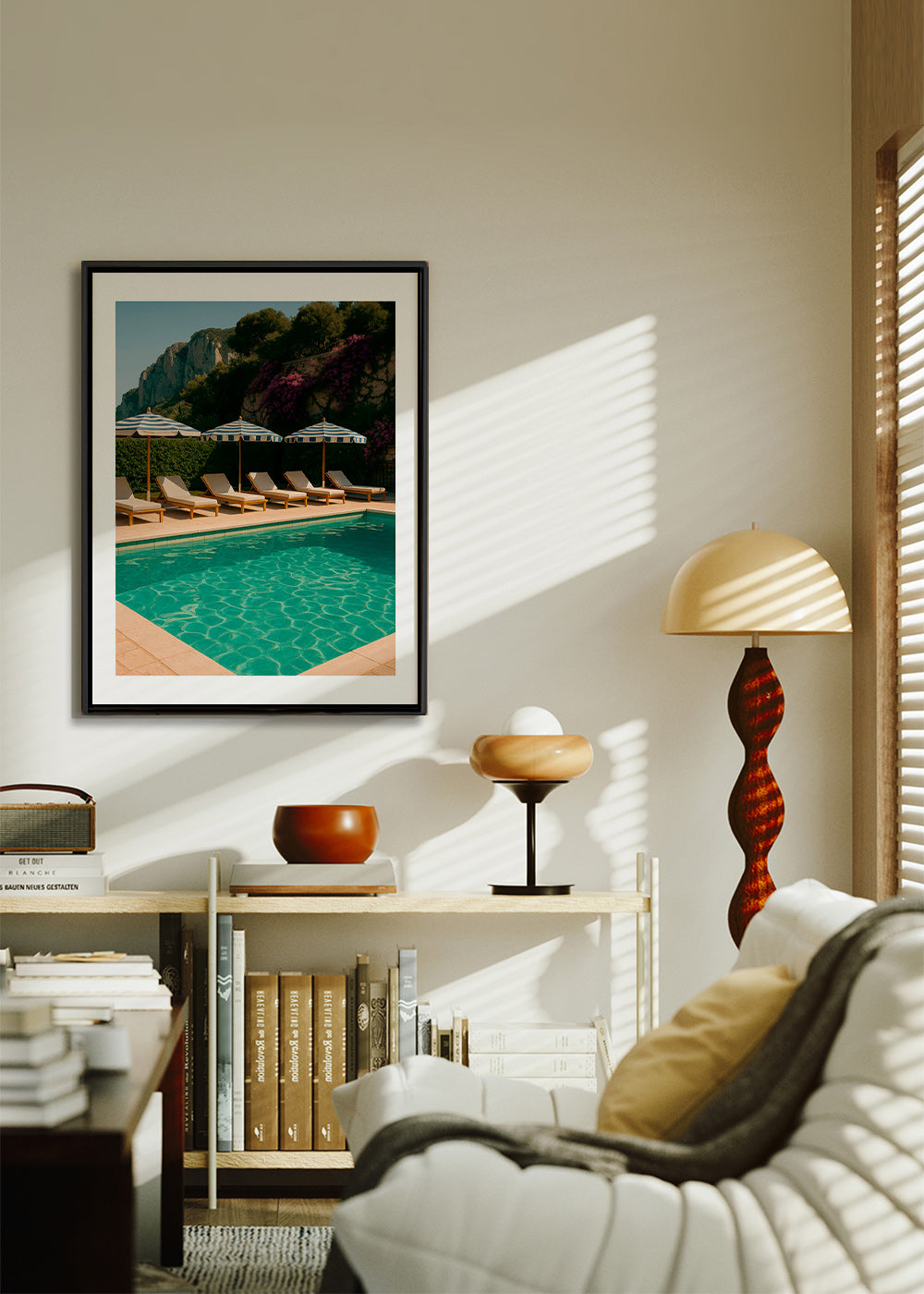 Fotografie van zwembad met gestreepte parasols – Canvas1