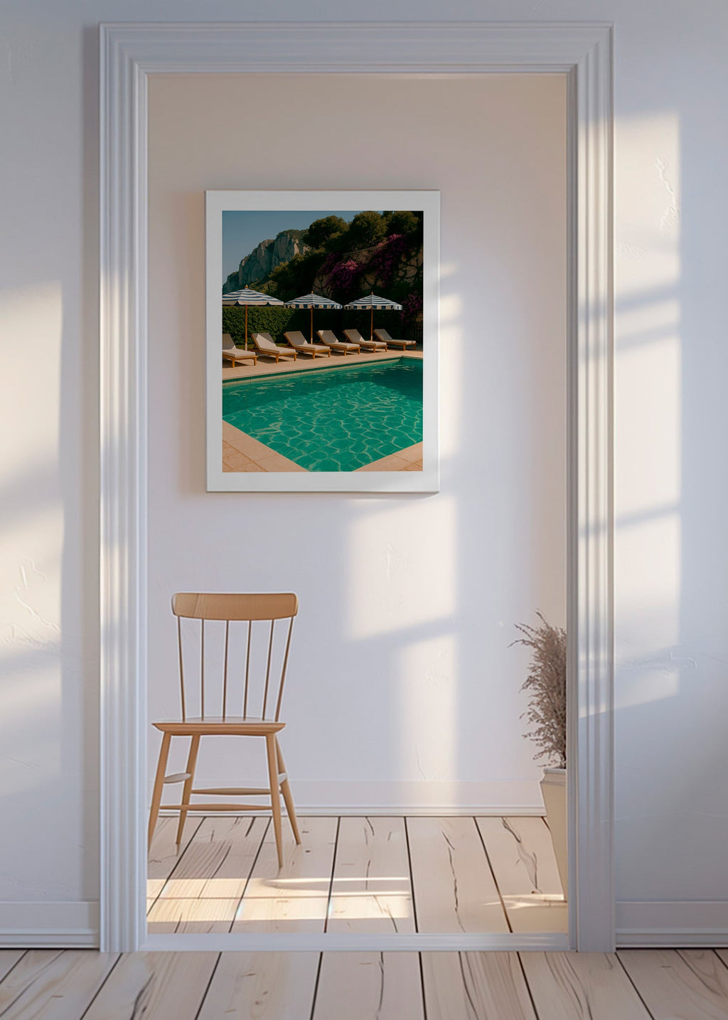 Fotografie van zwembad met gestreepte parasols – Canvas