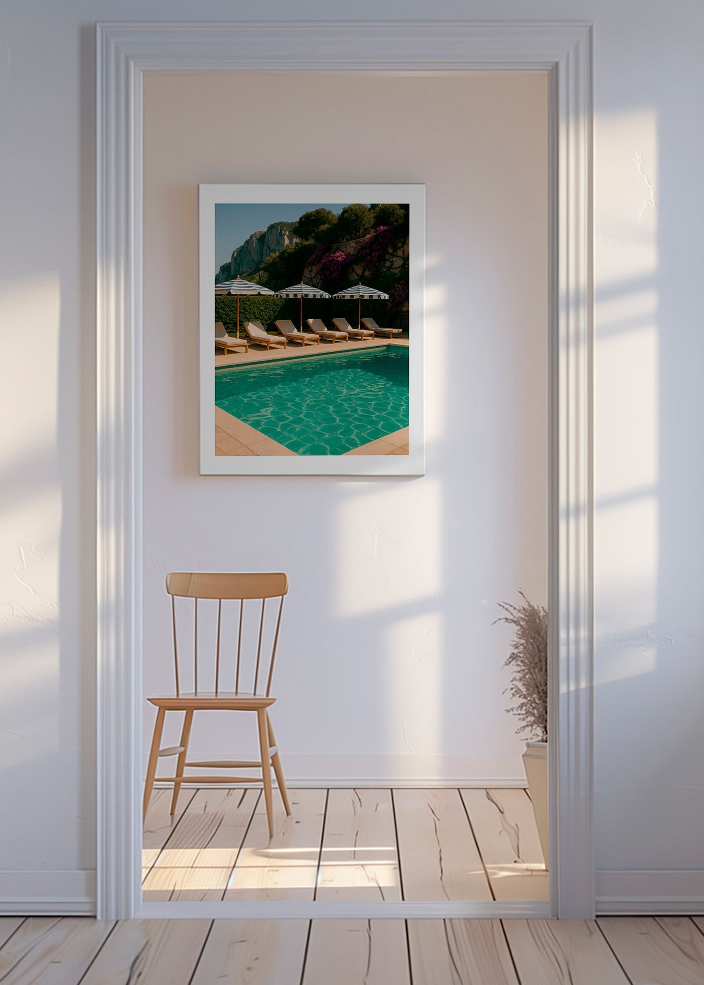 Fotografie van zwembad met gestreepte parasols – Canvas