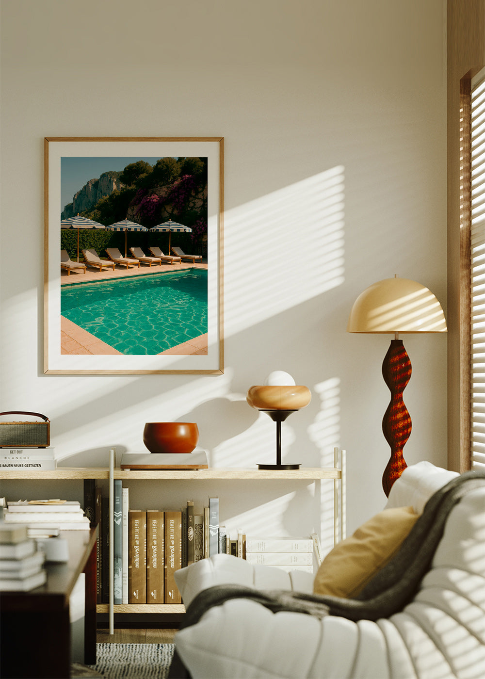 Fotografie van zwembad met gestreepte parasols – Product3