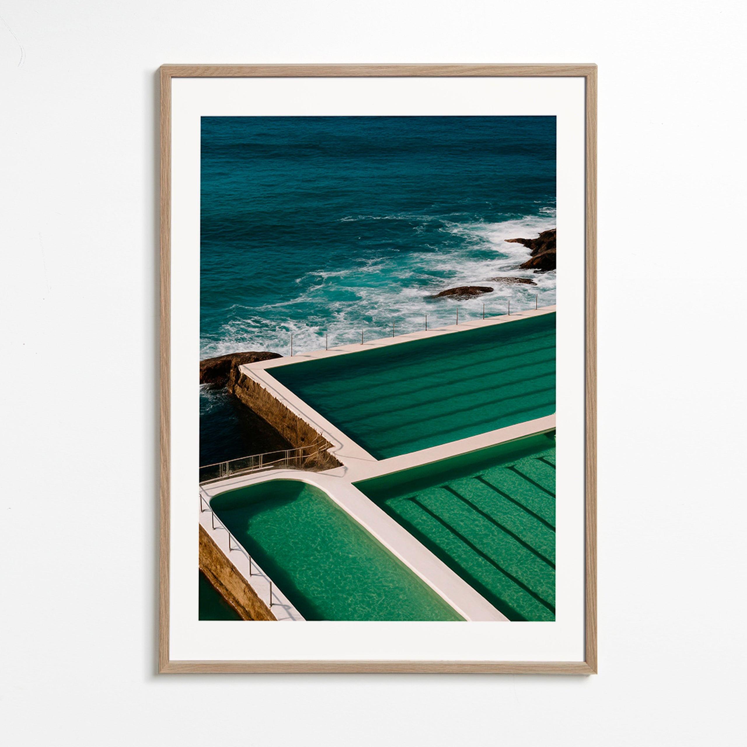 Landschap kunst met zwembaden aan zee – Oak Frame