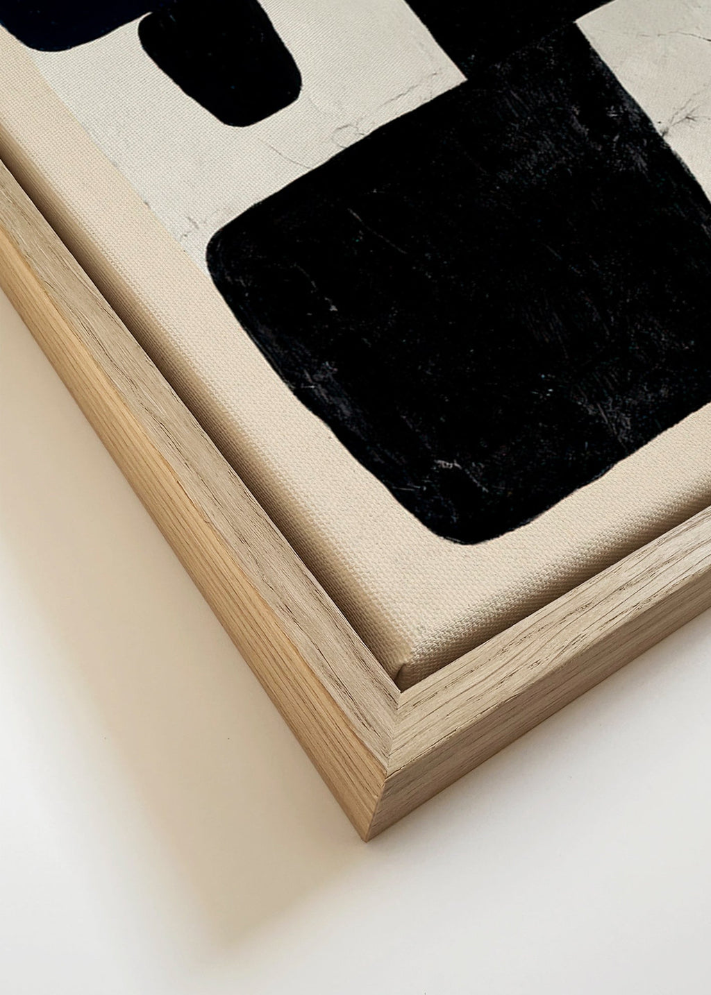 Geometrische poster met zwarte vlakken en rood accent – Canvas detail