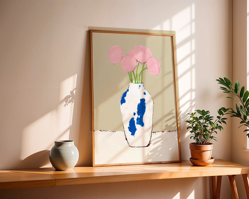 Impression botanique: pivoines dans un vase bleu