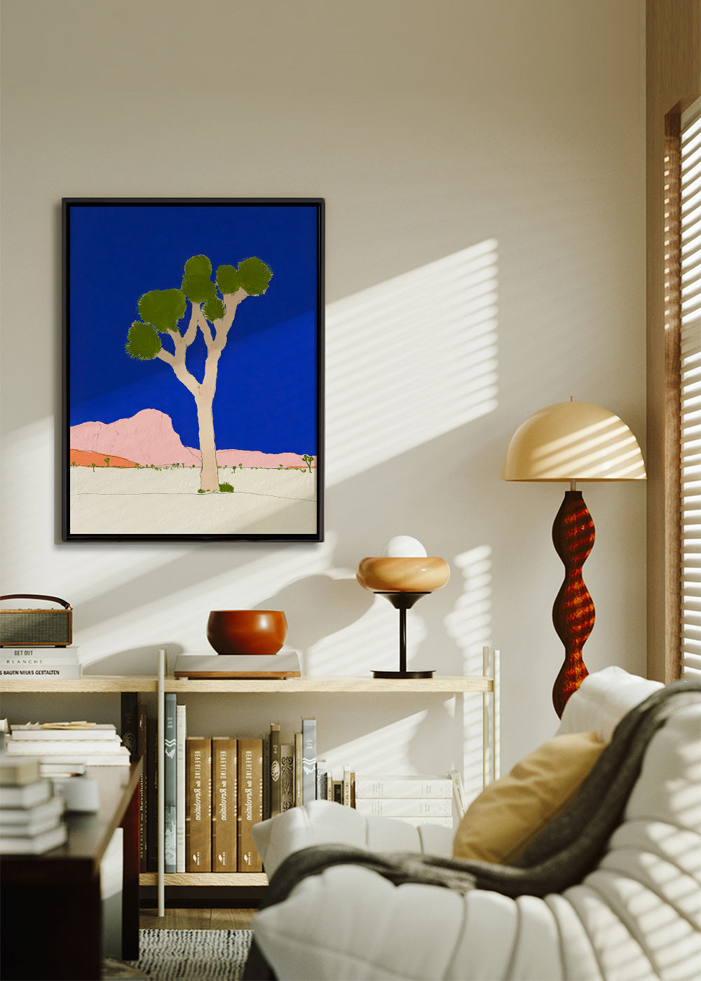 Art de paysage: arbre du désert sobre ciel bleu vif