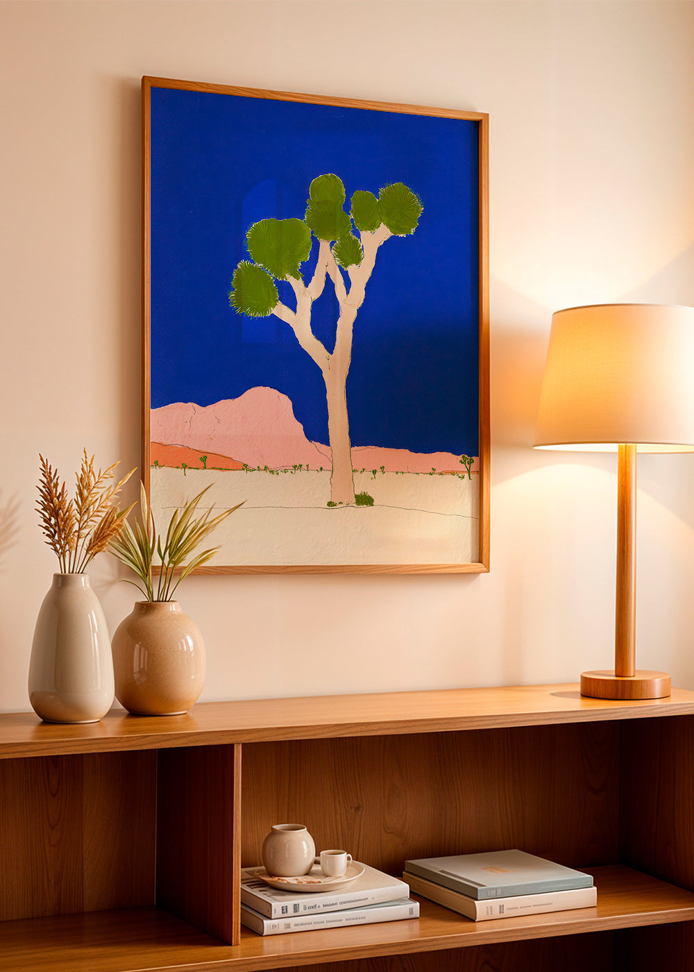Art de paysage: arbre du désert sobre ciel bleu vif