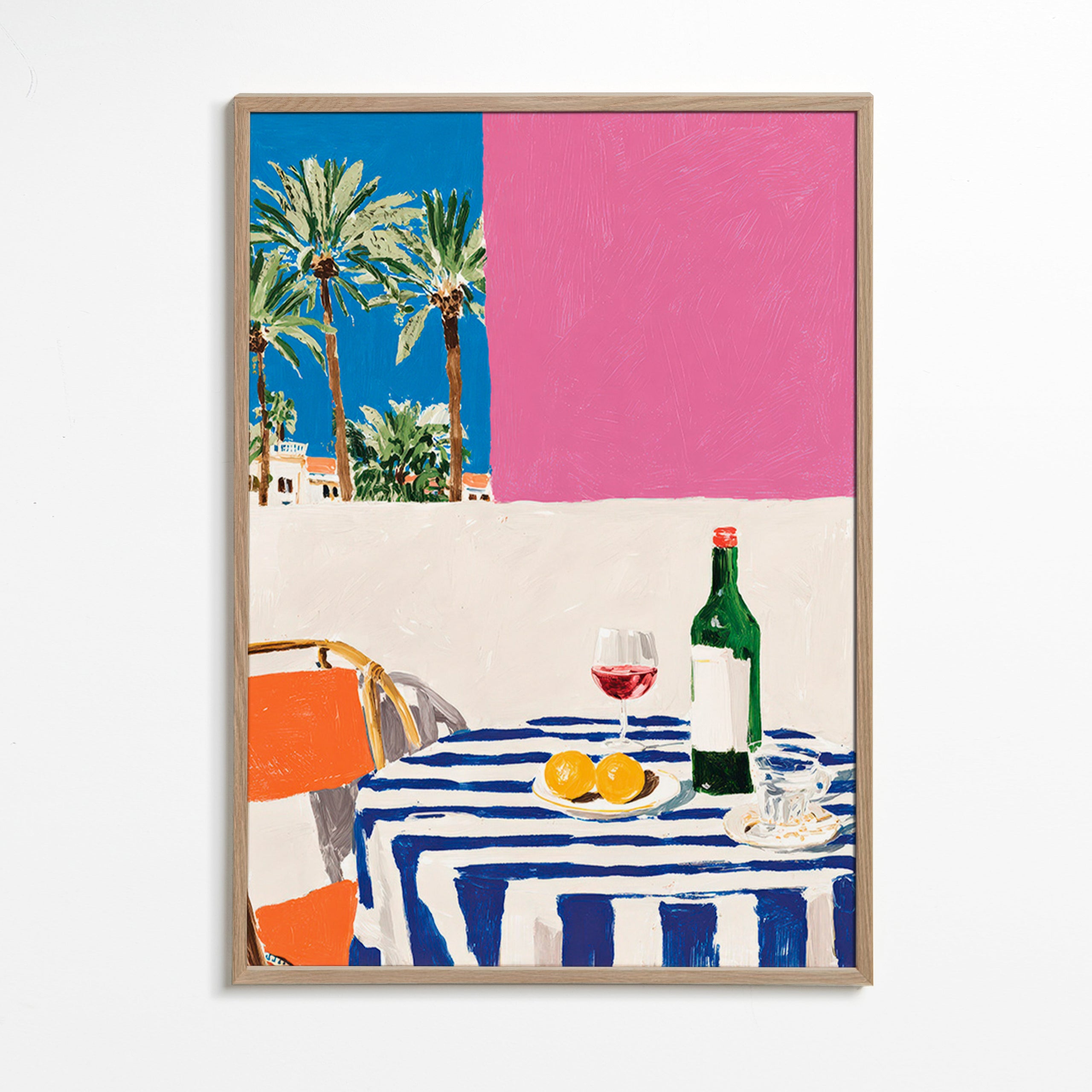Küchenkunst mit gestreiftem Tisch, Wein und Palmen