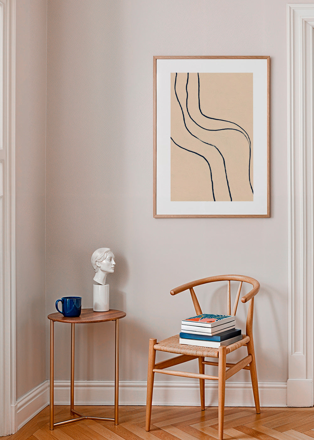 Minimalistisch kunstwerk met vloeiende lijnen op beige