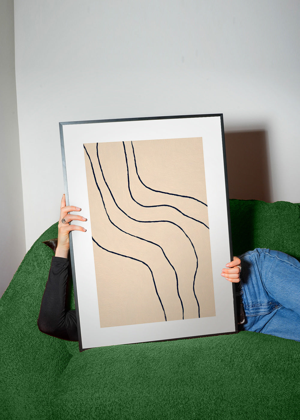 Minimalistisch kunstwerk met organische lijnen beige