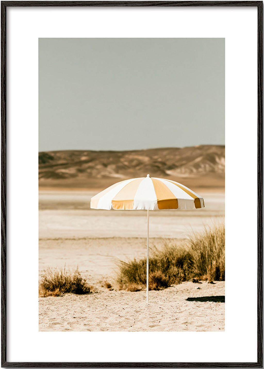Landschap kunst met gestreepte strandparasol