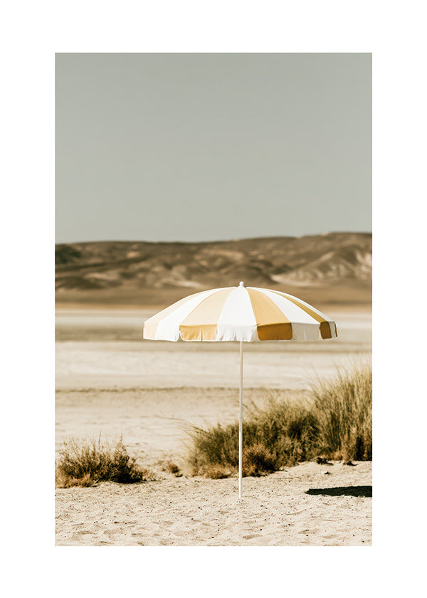 Art de paysage avec parasol de plage rayé