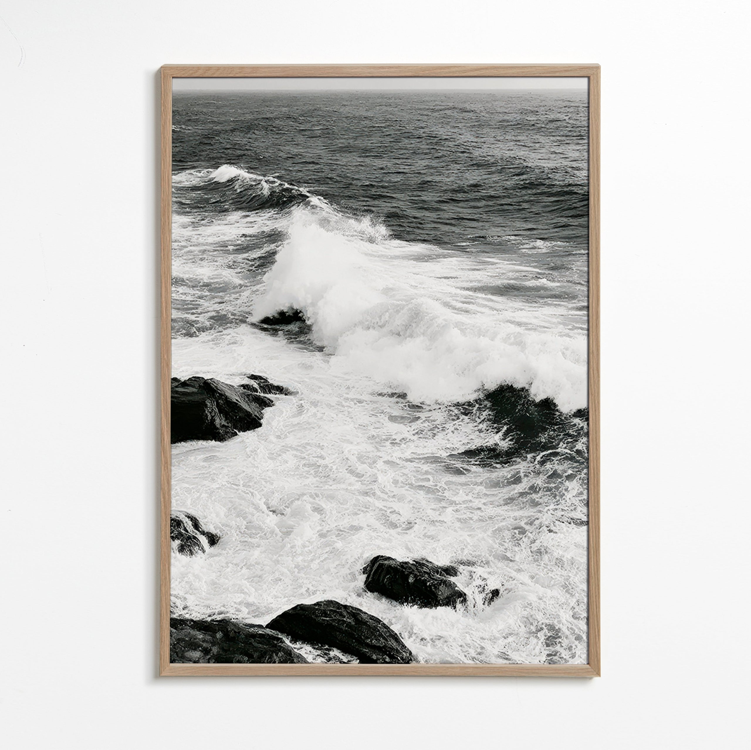 Tableau de paysage marin en noir et blanc avec vagues
