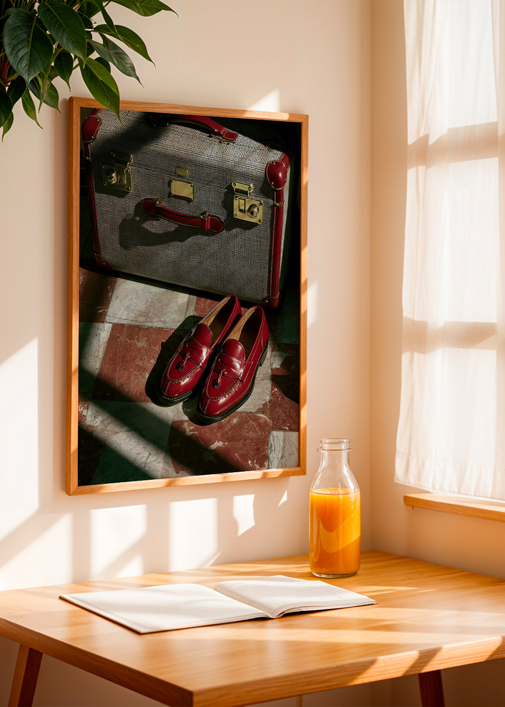 Reisefotografie mit Vintage-Koffer und roten Schuhen
