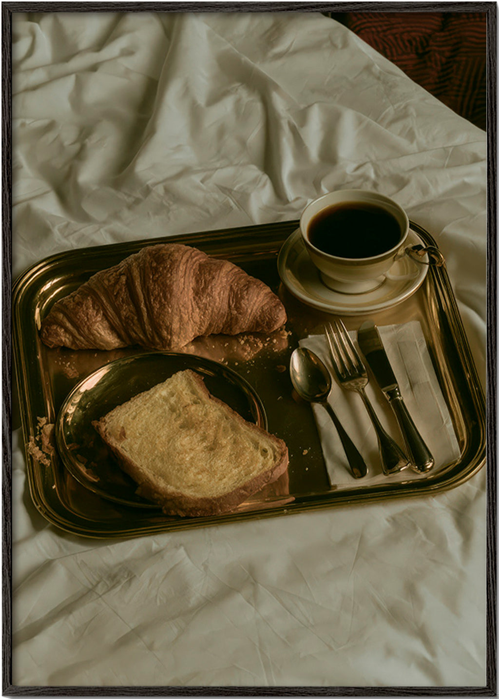 Küchenkunst mit Frühstück auf Tablett