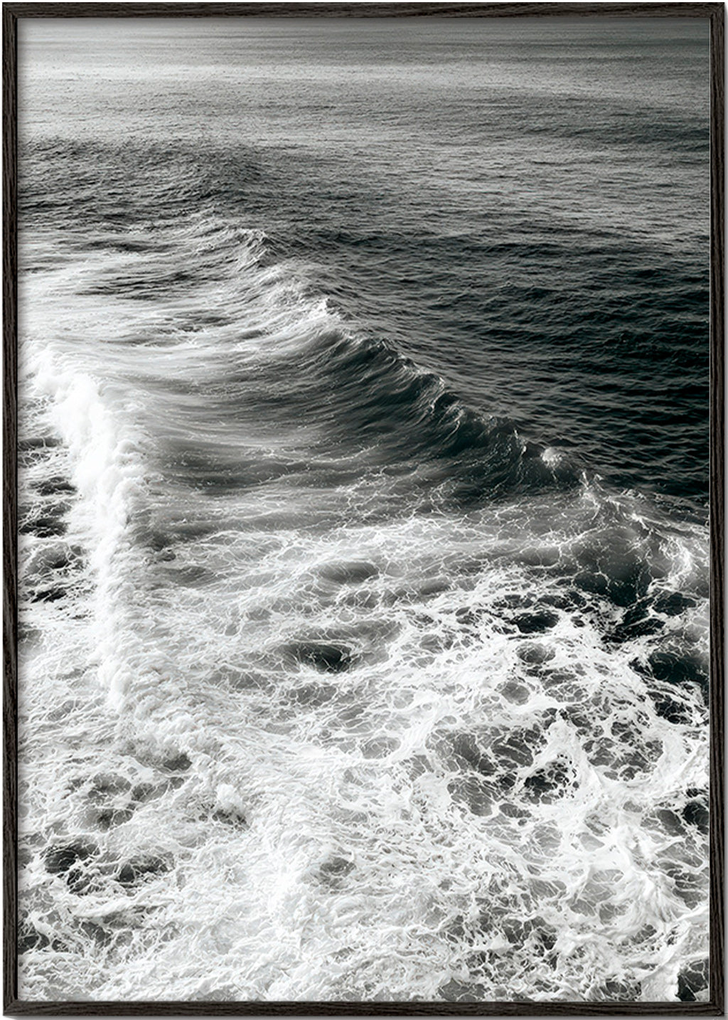 Photographie de vagues en noir et blanc