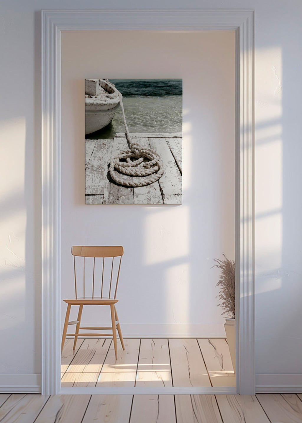 Fotografie van steiger met touw op de voorgrond