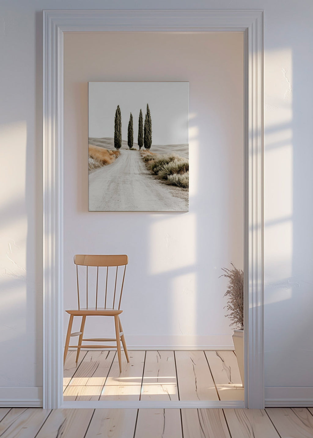 Art de paysage: allée de cyprès en route